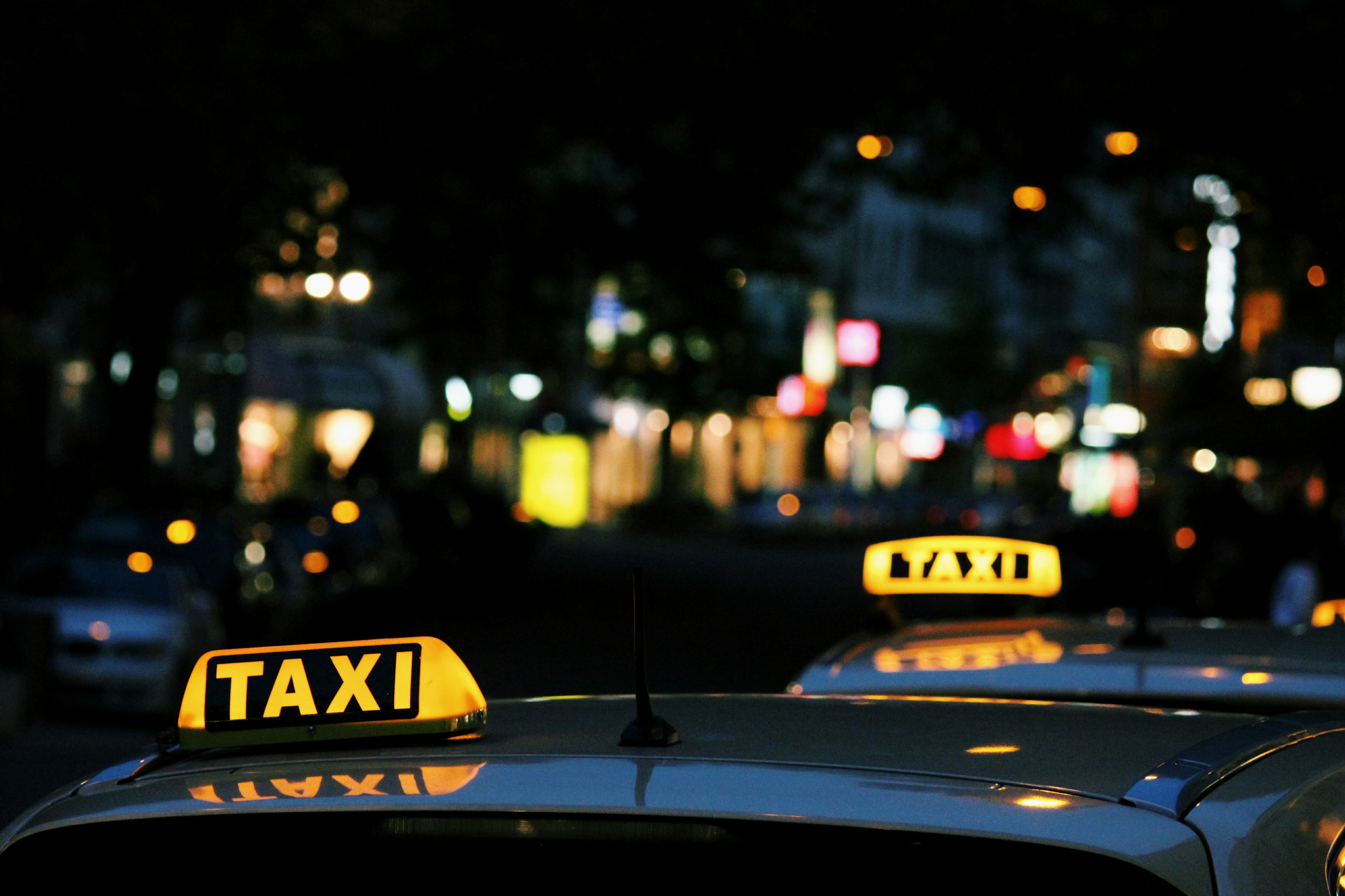Delhi to Agra Taxi | Affordable One-Way & Round Trip
